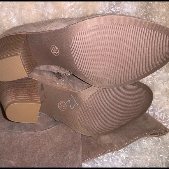 Women’s Universal Thread heeled boots - Picture 6 of 6